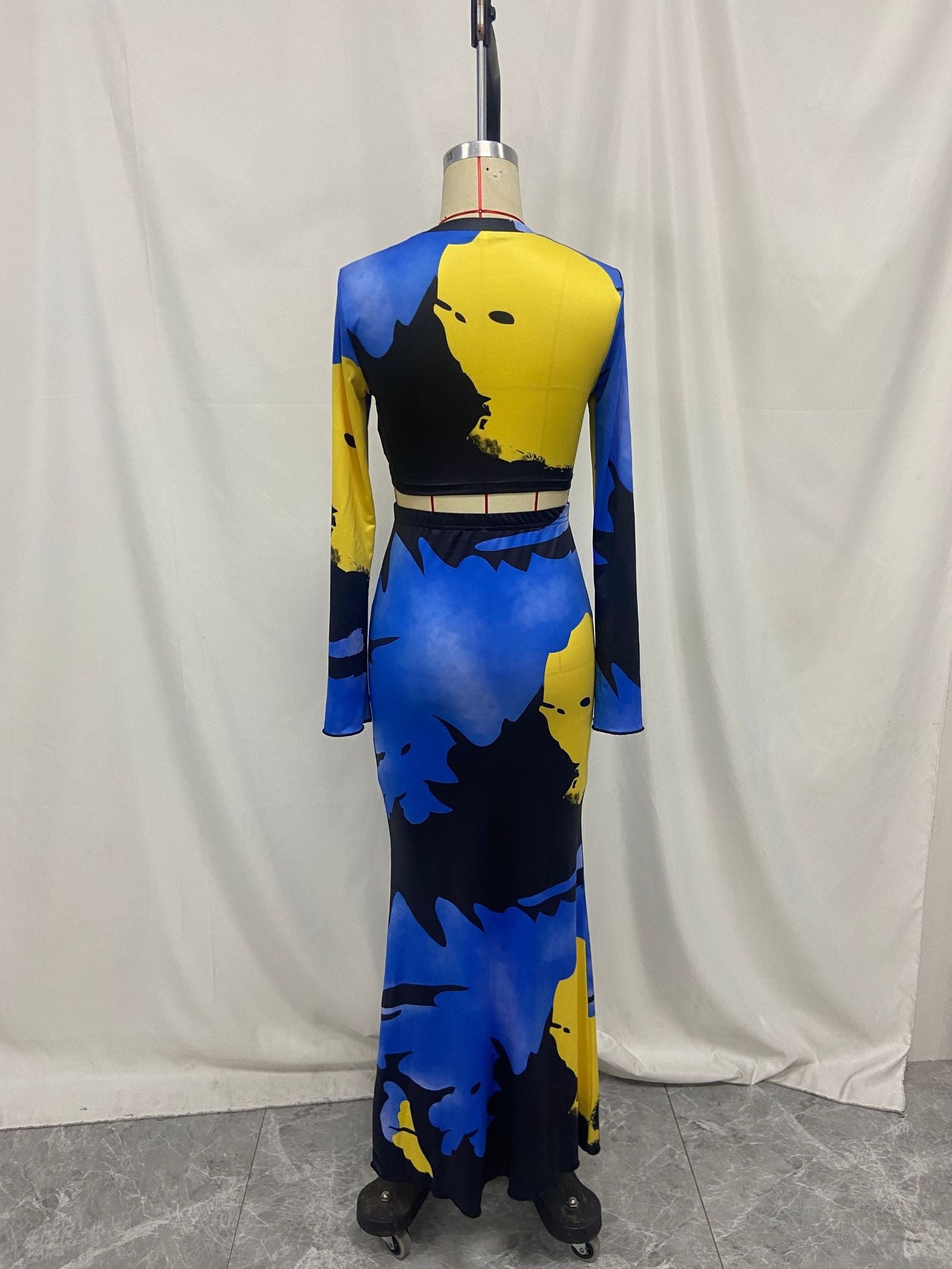 Print Long Sleeve Crop Top with Slim Fit Sheath Skirt Set