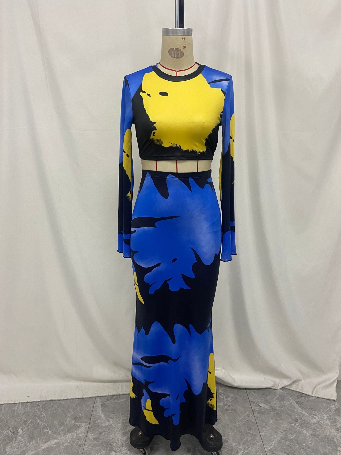 Print Long Sleeve Crop Top with Slim Fit Sheath Skirt Set