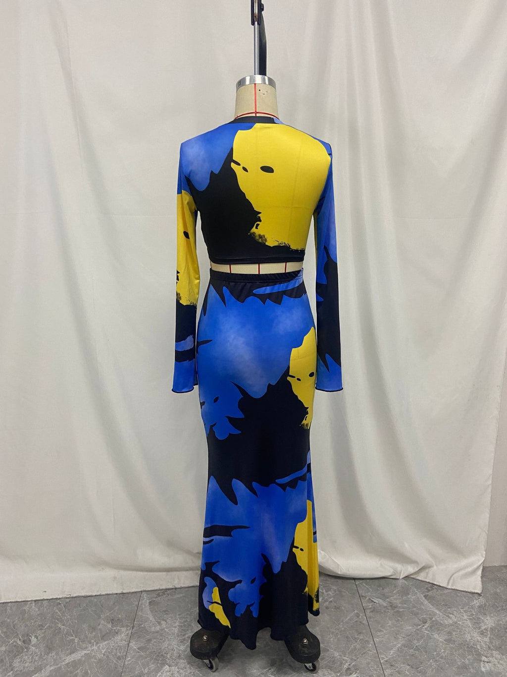 Print Long Sleeve Crop Top with Slim Fit Sheath Skirt Set
